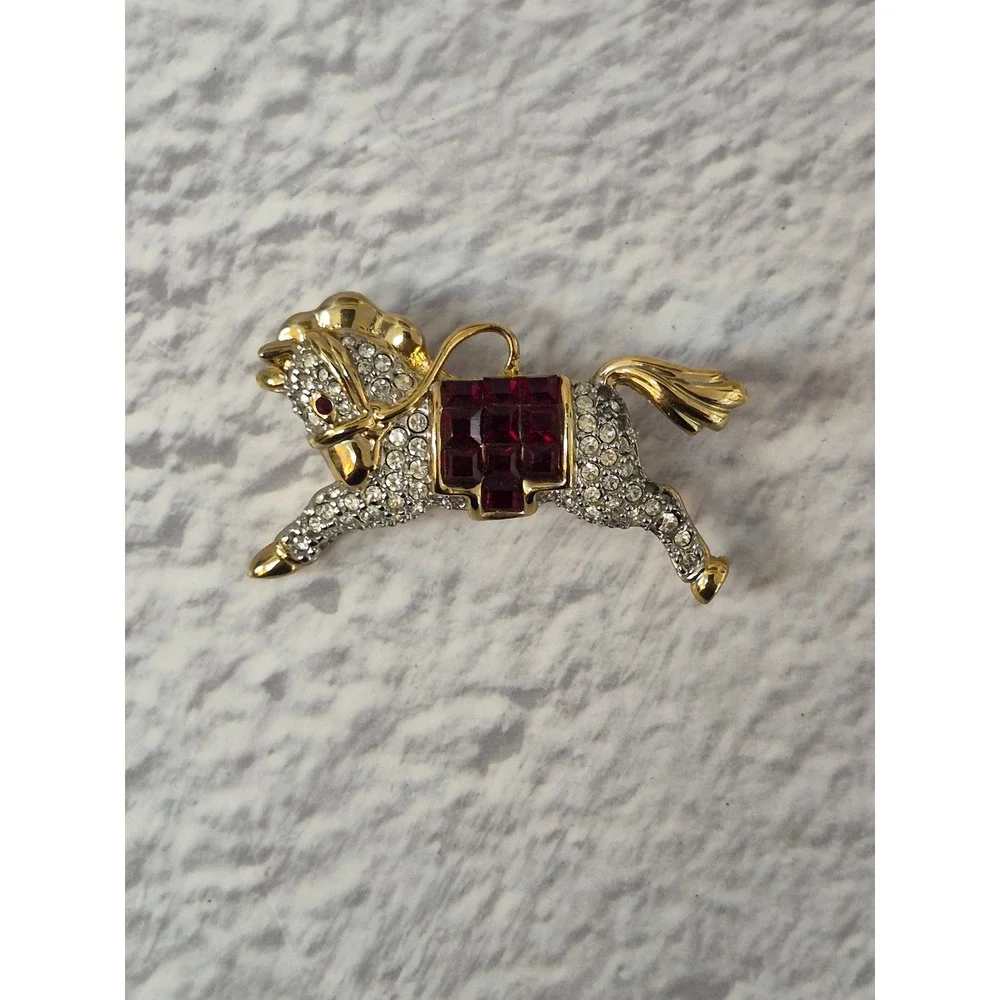 Vintage Gold Tone Rhinestone Horse Brooch Pin Ruby Red Crystal Saddle Pony
